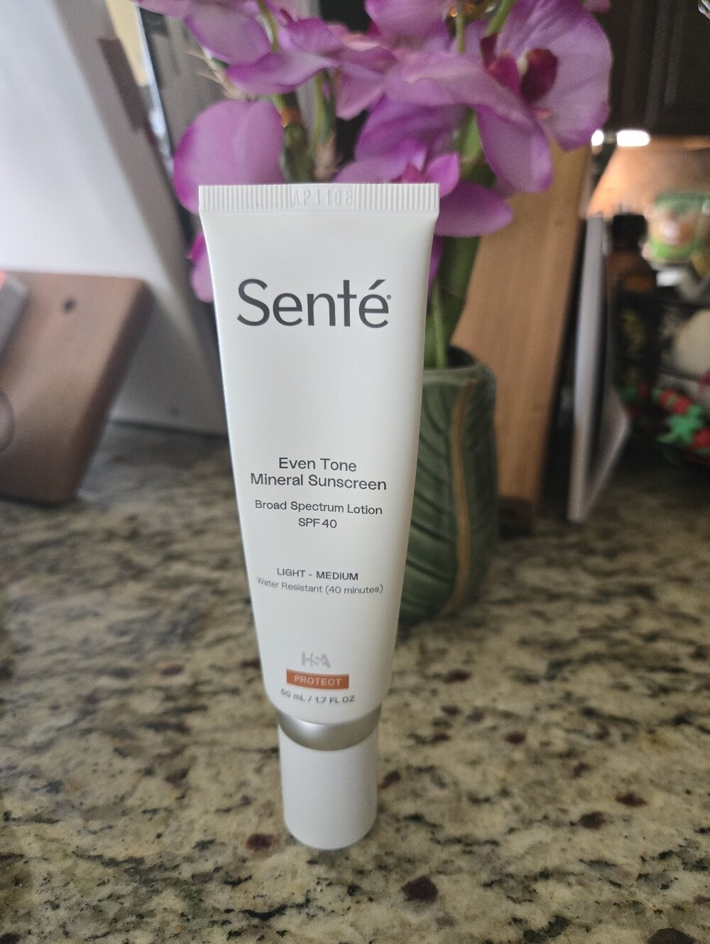Senté Even Tone Mineral Sunscreen Broad Spectrum Lotion SPF 40 Light - Medium